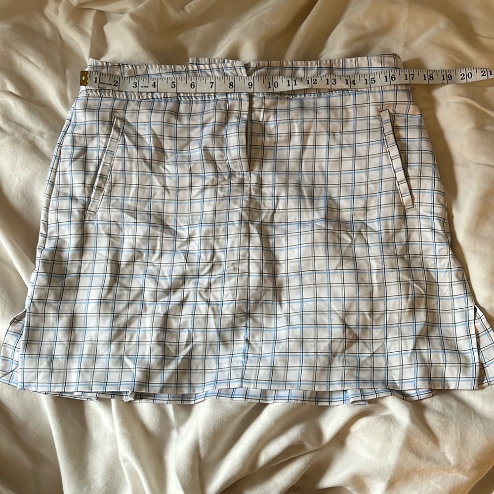 Izod Golf Sort Skirt with attached Shorts